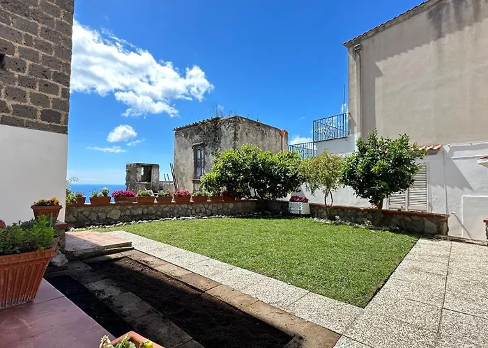 Mira Mila - casa vacanze con giardino a Massa Lubrense