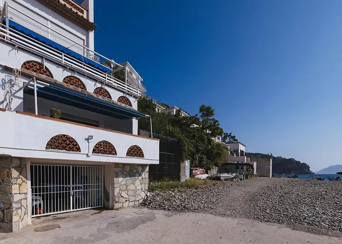 Appartamento Fronte Mare con Accesso Spiaggia