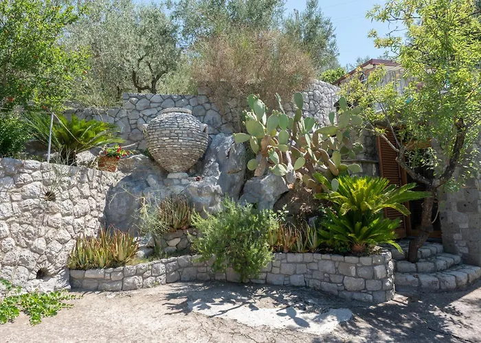 Cynara Holiday House